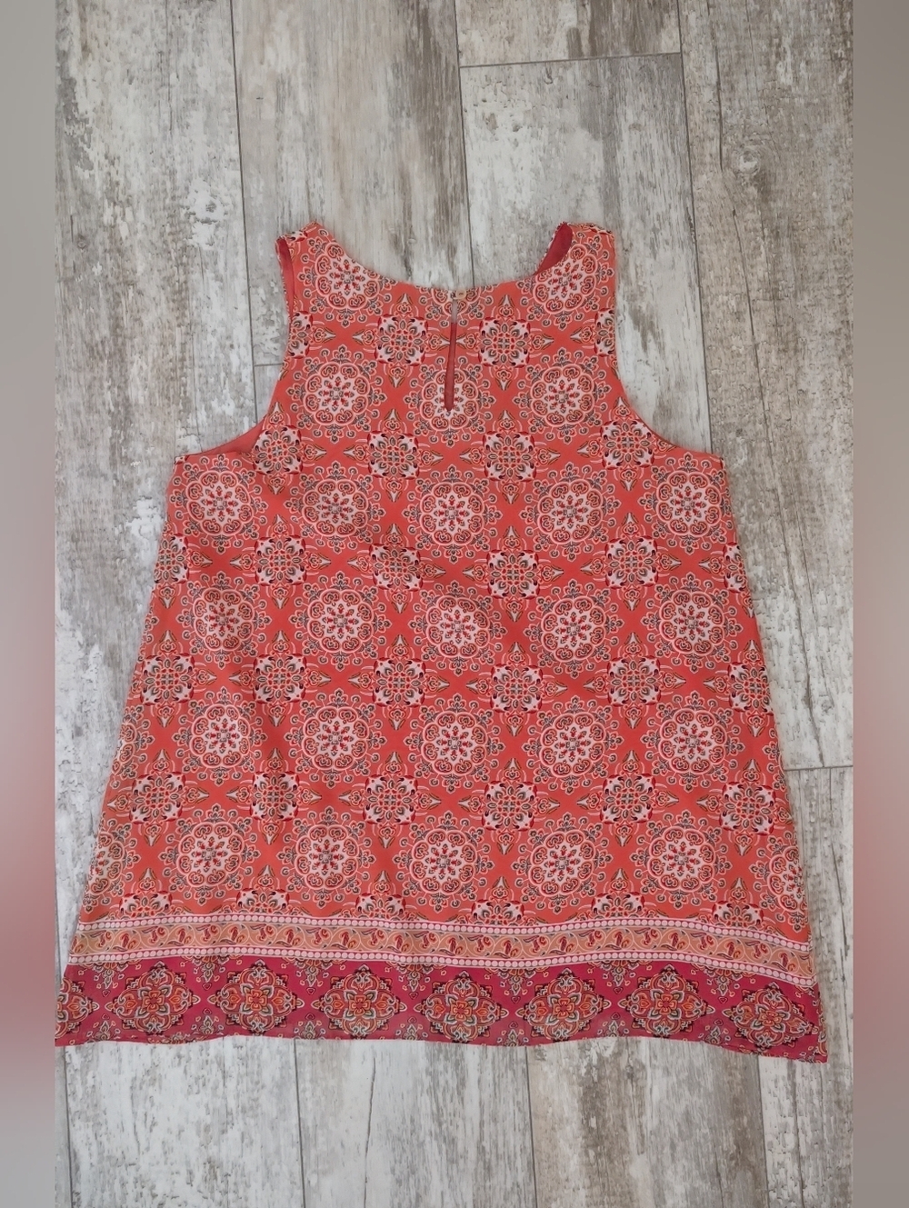 Max Studio Coral Medallion Border Tank - Picture 3 of 8